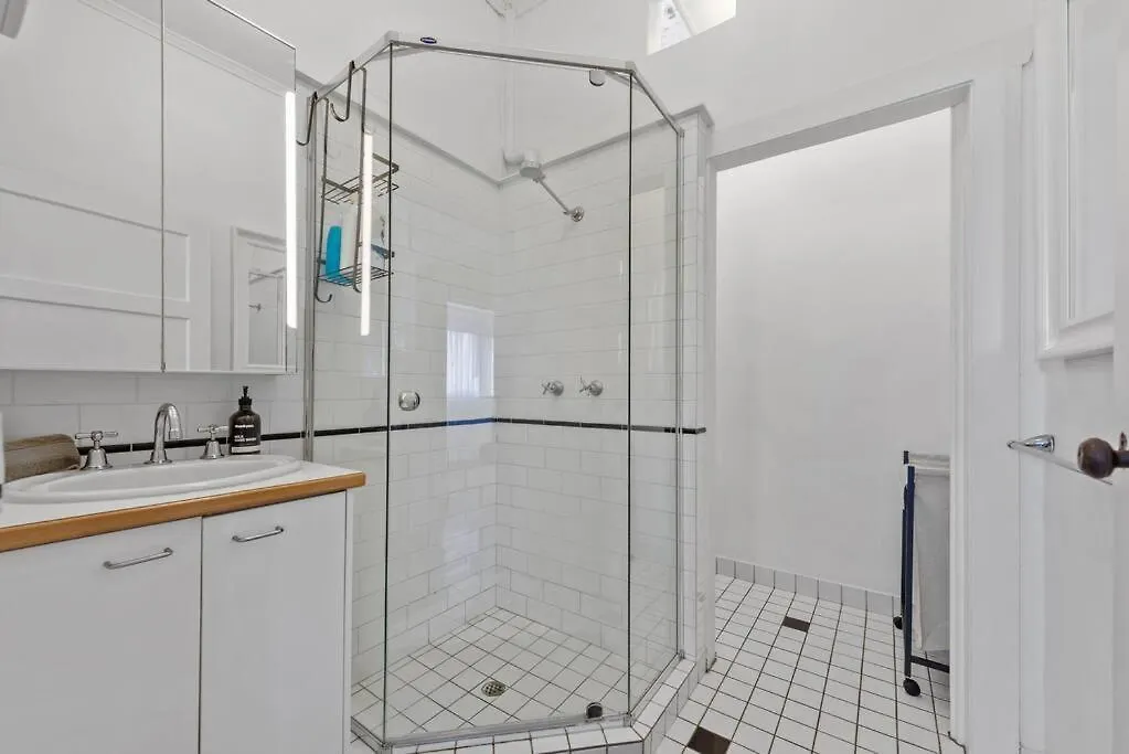Abracadabra! ~ 1Bed / 1Bath / Balconies ~ New Farm Apartment Brisbane