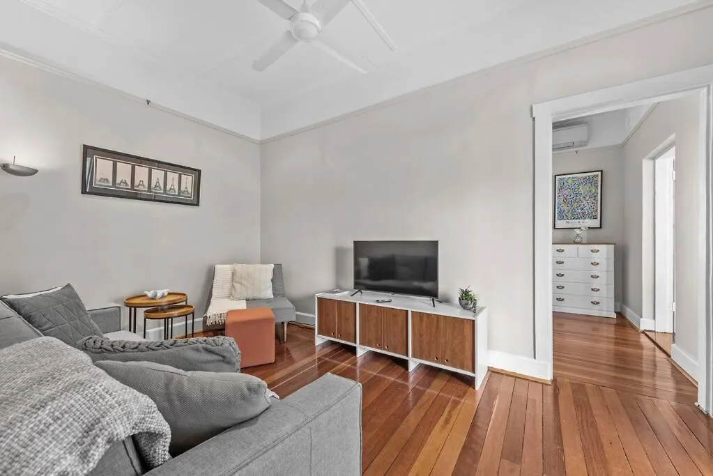 Abracadabra! ~ 1Bed / 1Bath / Balconies ~ New Farm Apartment Brisbane