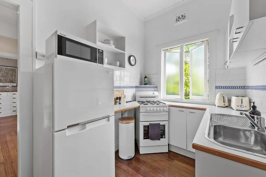 Abracadabra! ~ 1Bed / 1Bath / Balconies ~ New Farm Apartment Brisbane