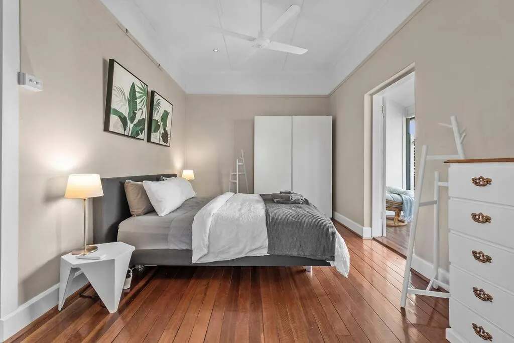 Abracadabra! ~ 1Bed / 1Bath / Balconies ~ New Farm Apartment Brisbane Australia