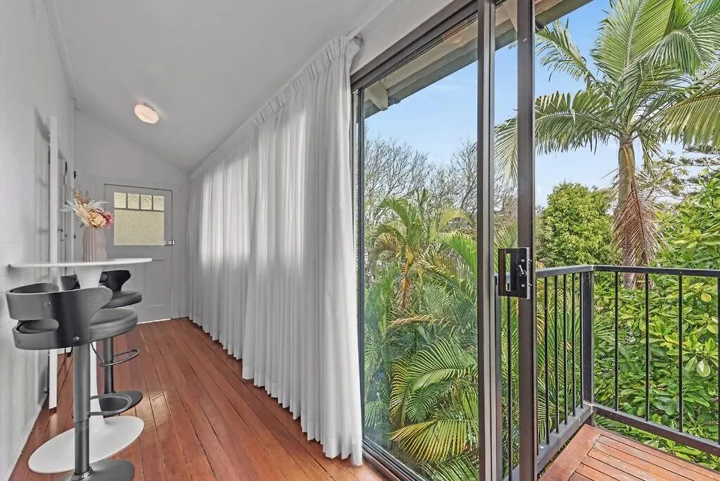 Abracadabra! ~ 1Bed / 1Bath / Balconies ~ New Farm Apartment Brisbane
