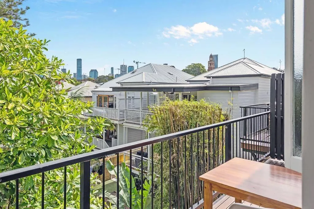 Abracadabra! ~ 1Bed / 1Bath / Balconies ~ New Farm Apartment Brisbane